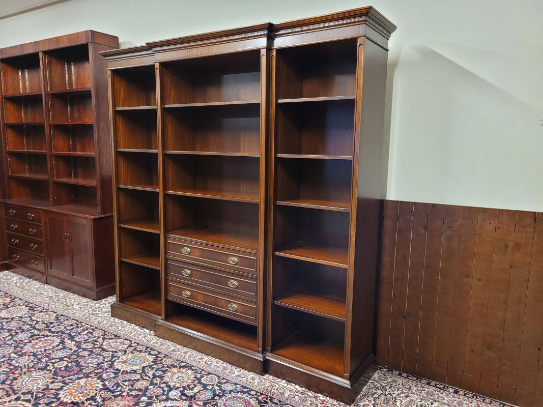 Classic English Heldense Exclusive Bookcase