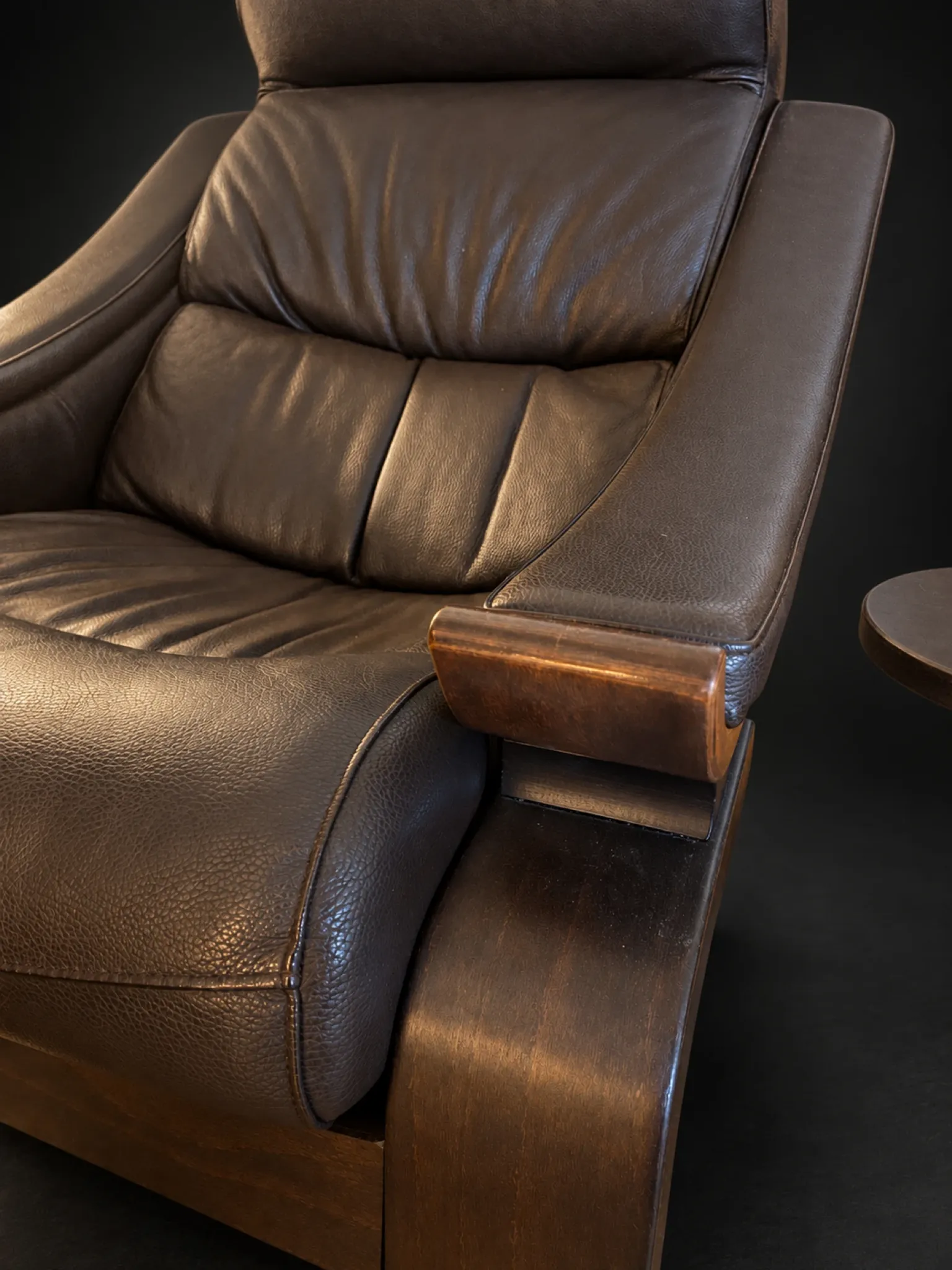 Pair of Kroken armchairs and ottoman — Åke Fribyter, marketed p