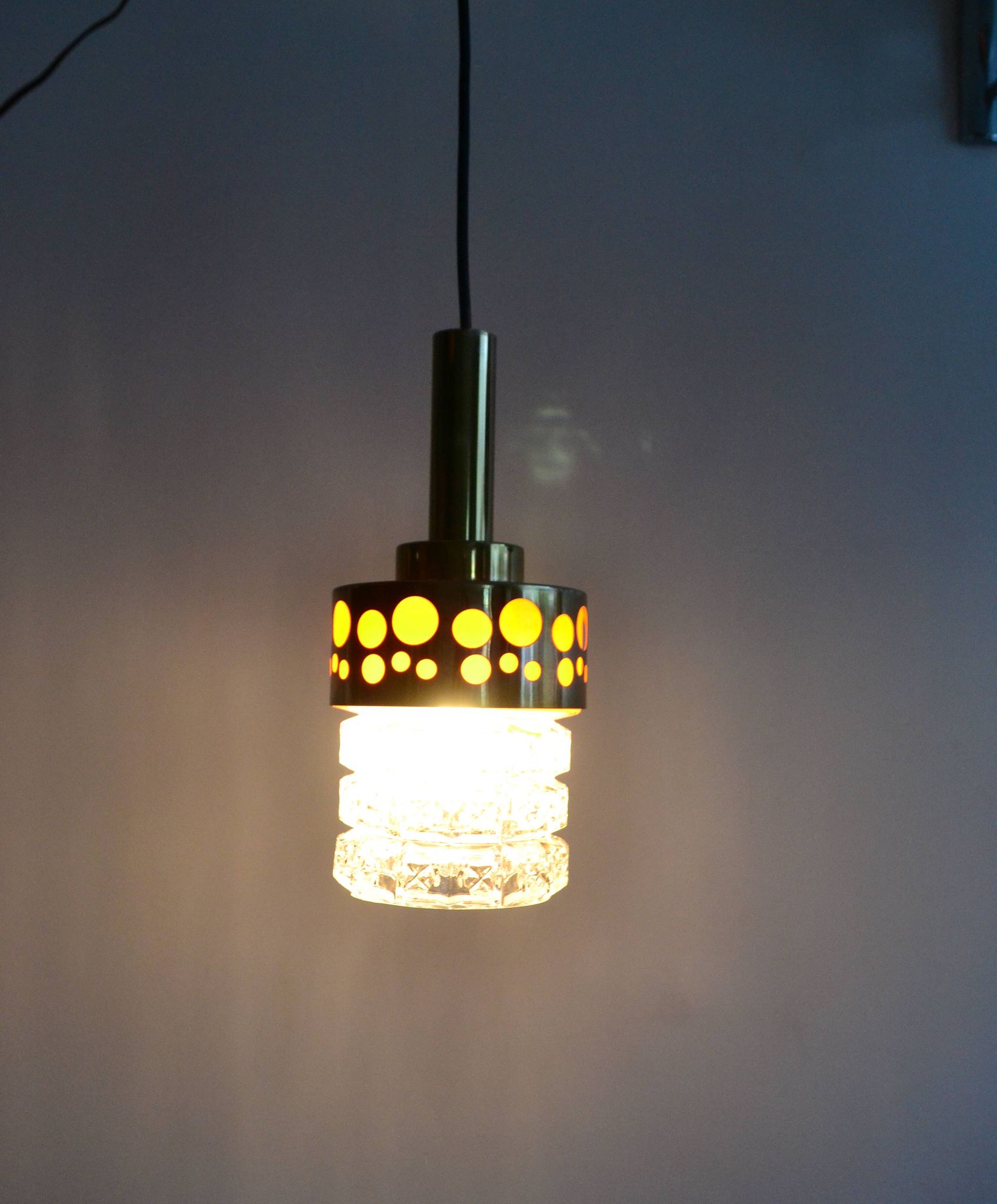 Suspension Raak gold orange 1970s pop
