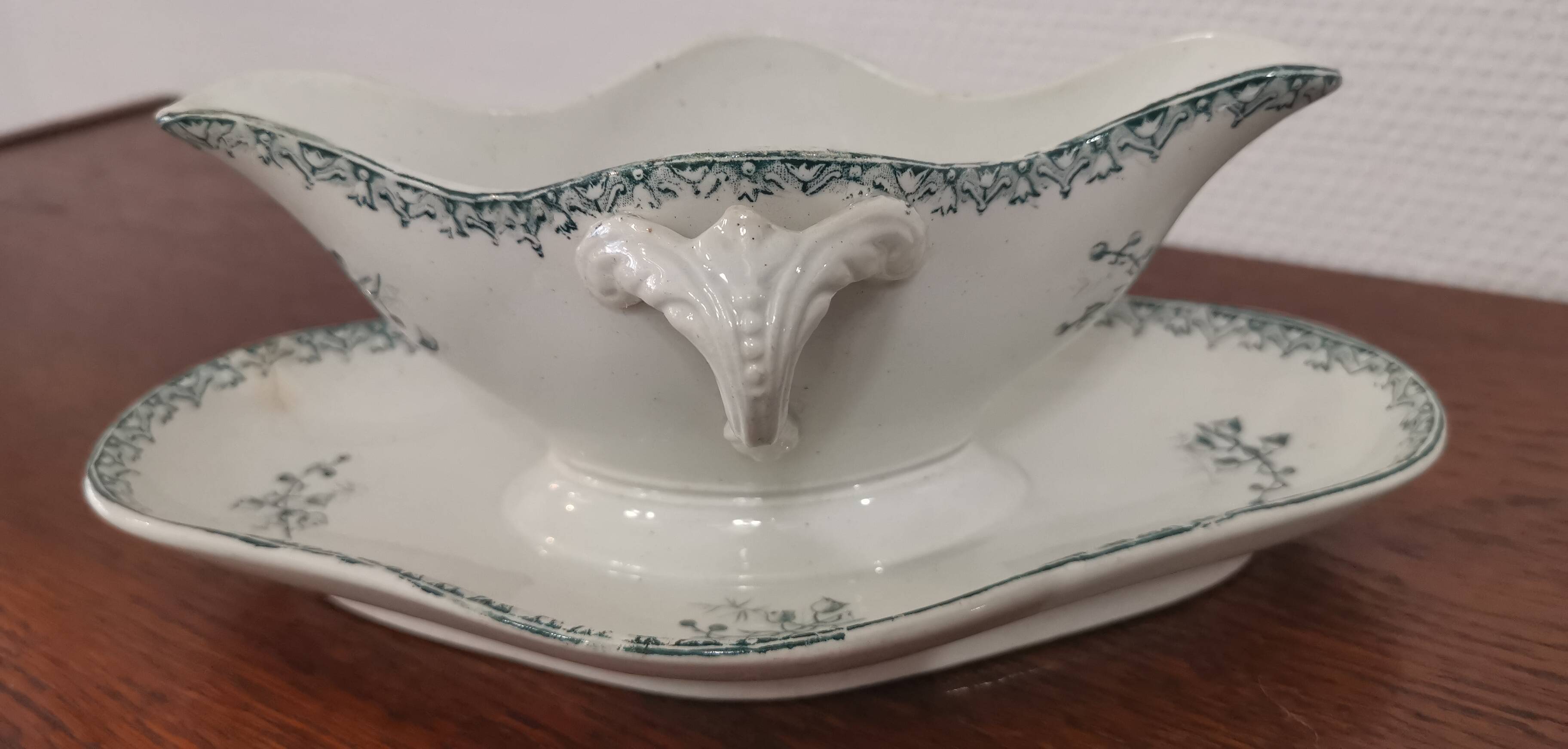 Gravy boat on pedestal with handles Terre de fer St Amand amandinoise "lily of the valley"