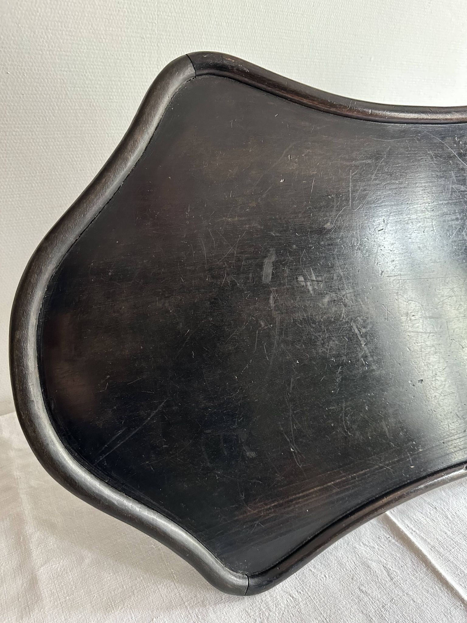 Presentation table of Napoleon III in black lacquered wood, 19th century.