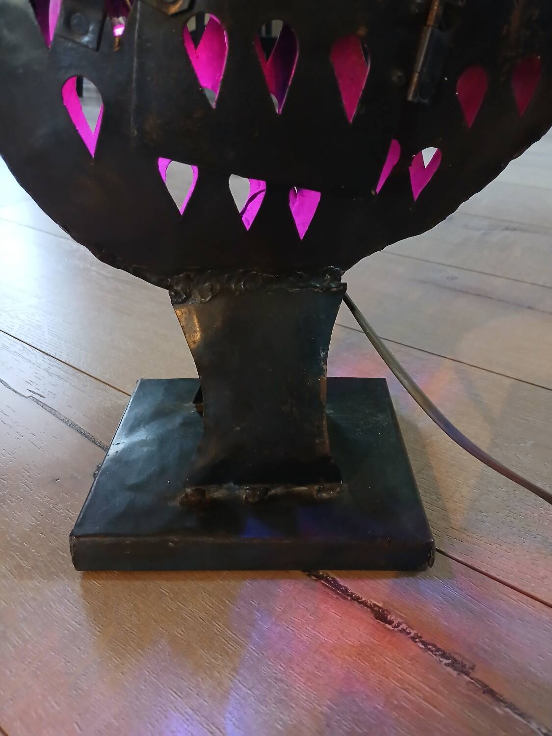 Wrought iron table lamp/rooster