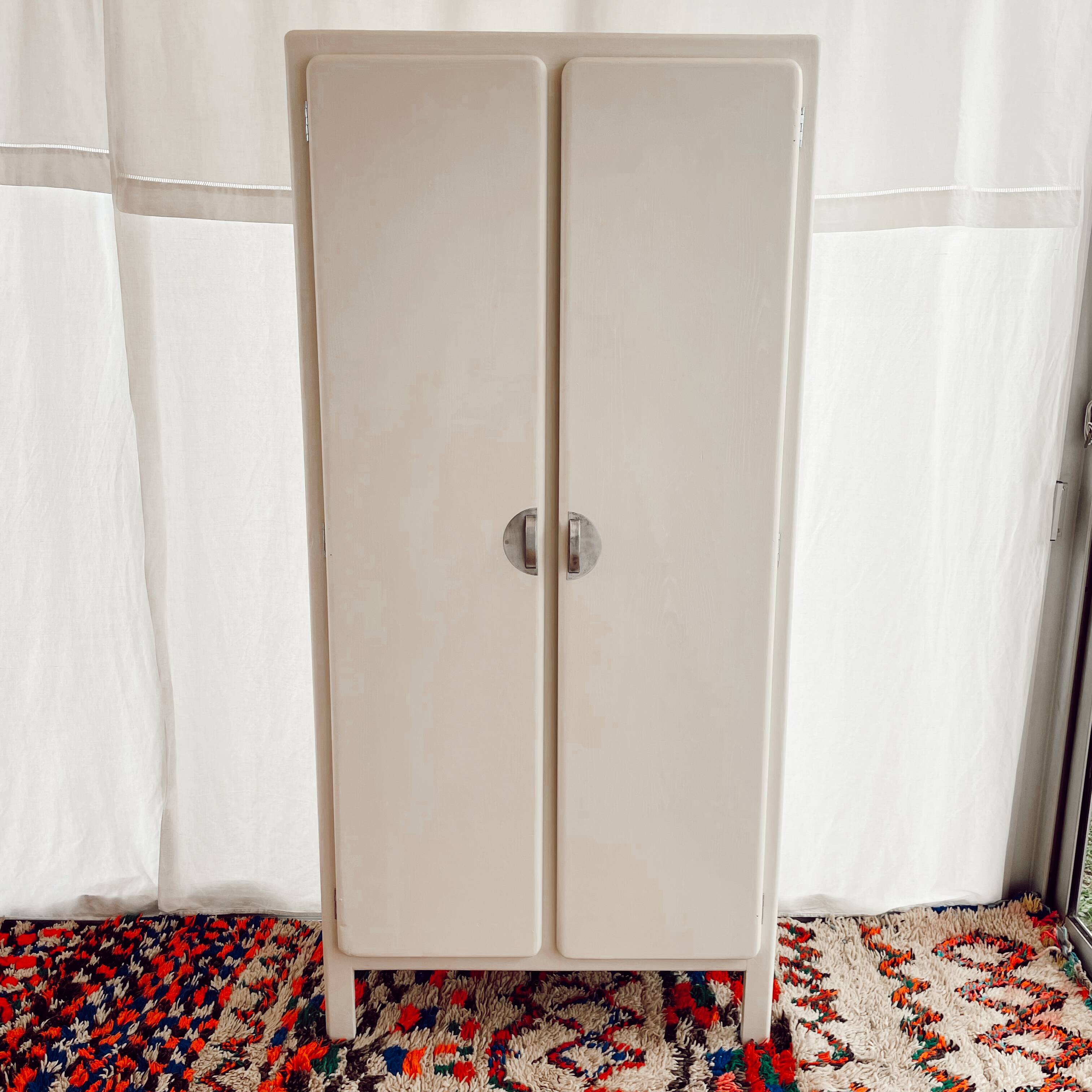 Armoire parisienne vintage
