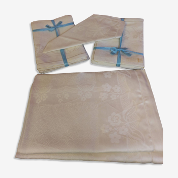Set of 12 napkins and a linen tablecloth