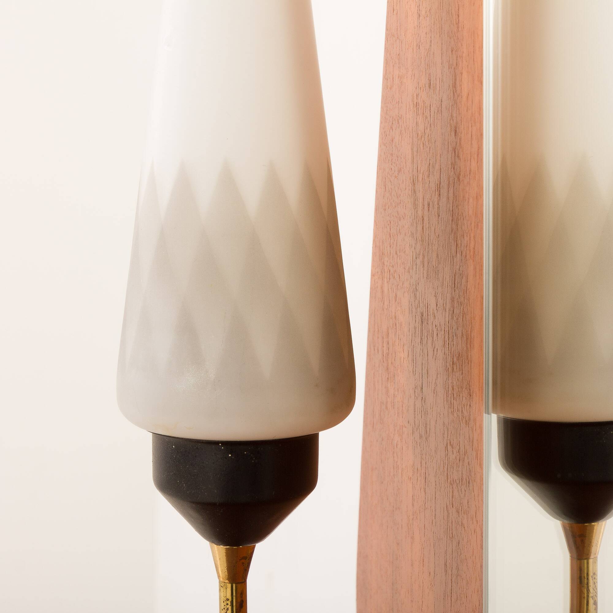 Miroir mural scandinave rare du milieu du siècle avec une console et une lumière, années 1950