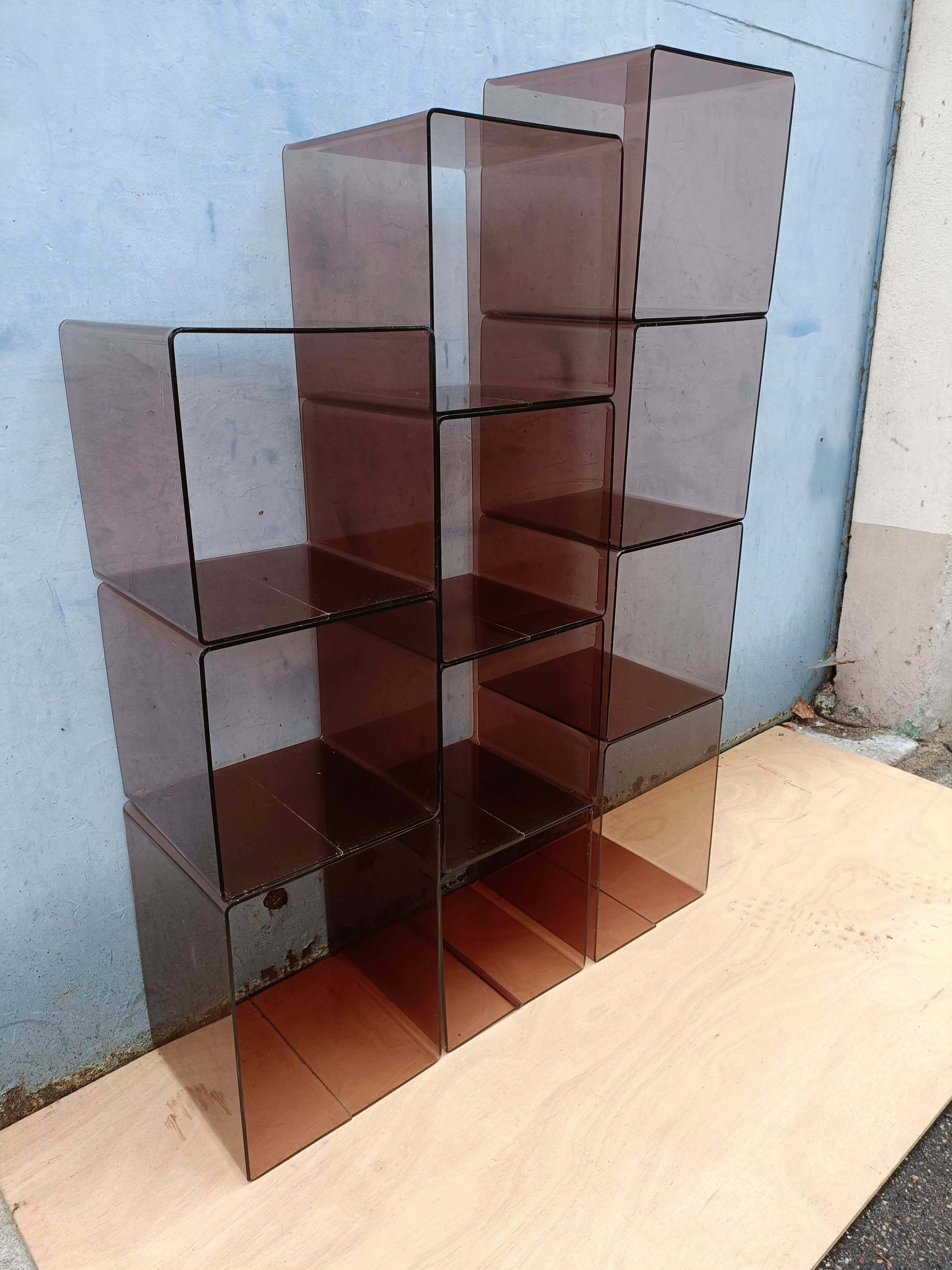 Cube shelves in smoked plexi year 70