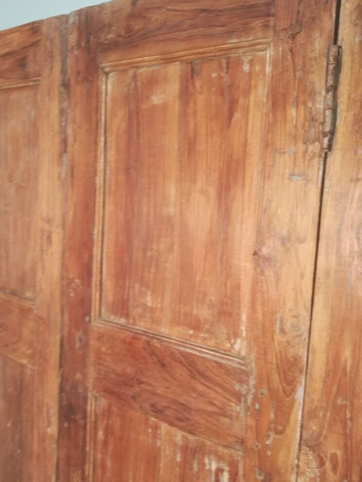 Screen in teak