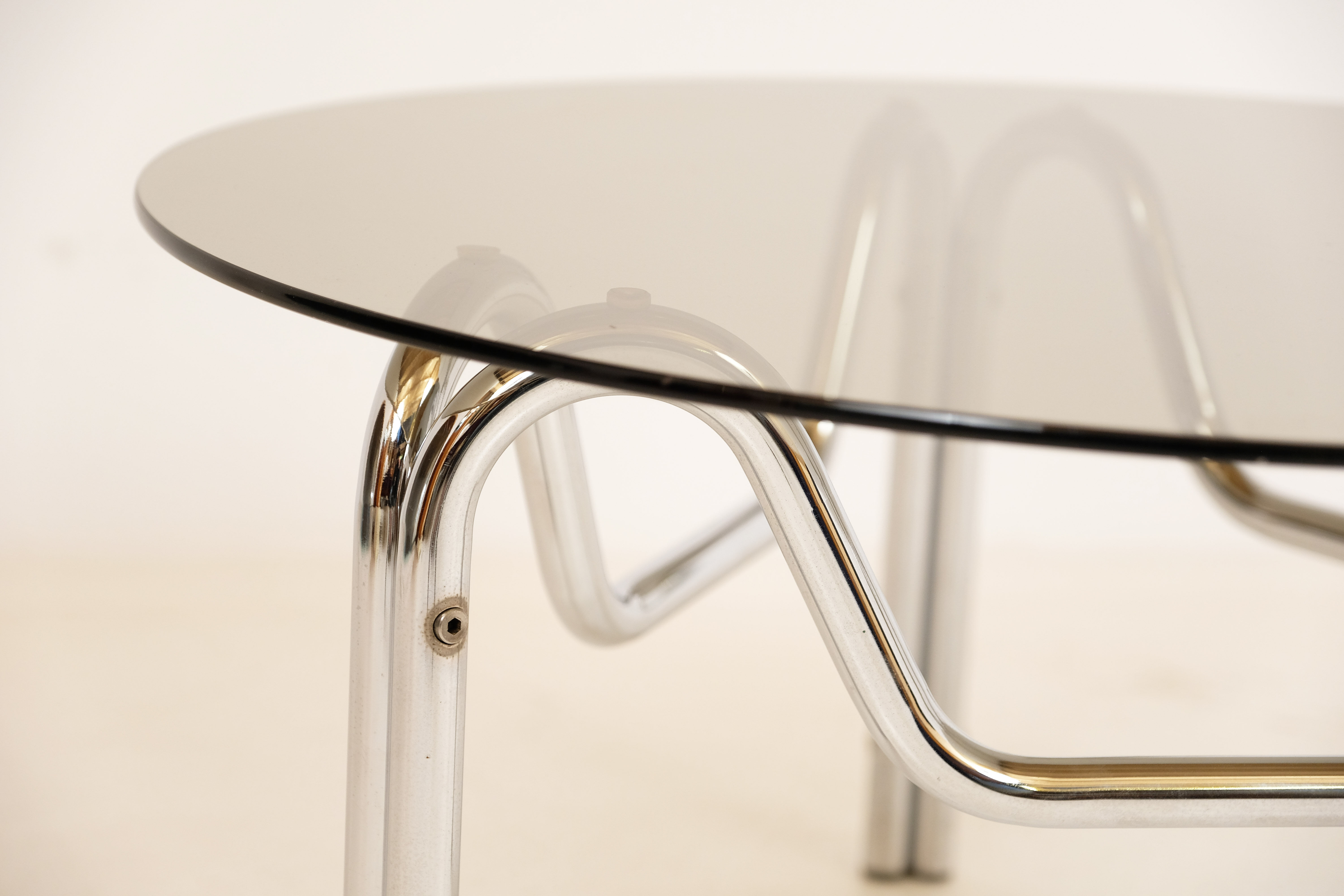 Round coffee table 1970