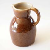 Sandstone pitcher of Berry