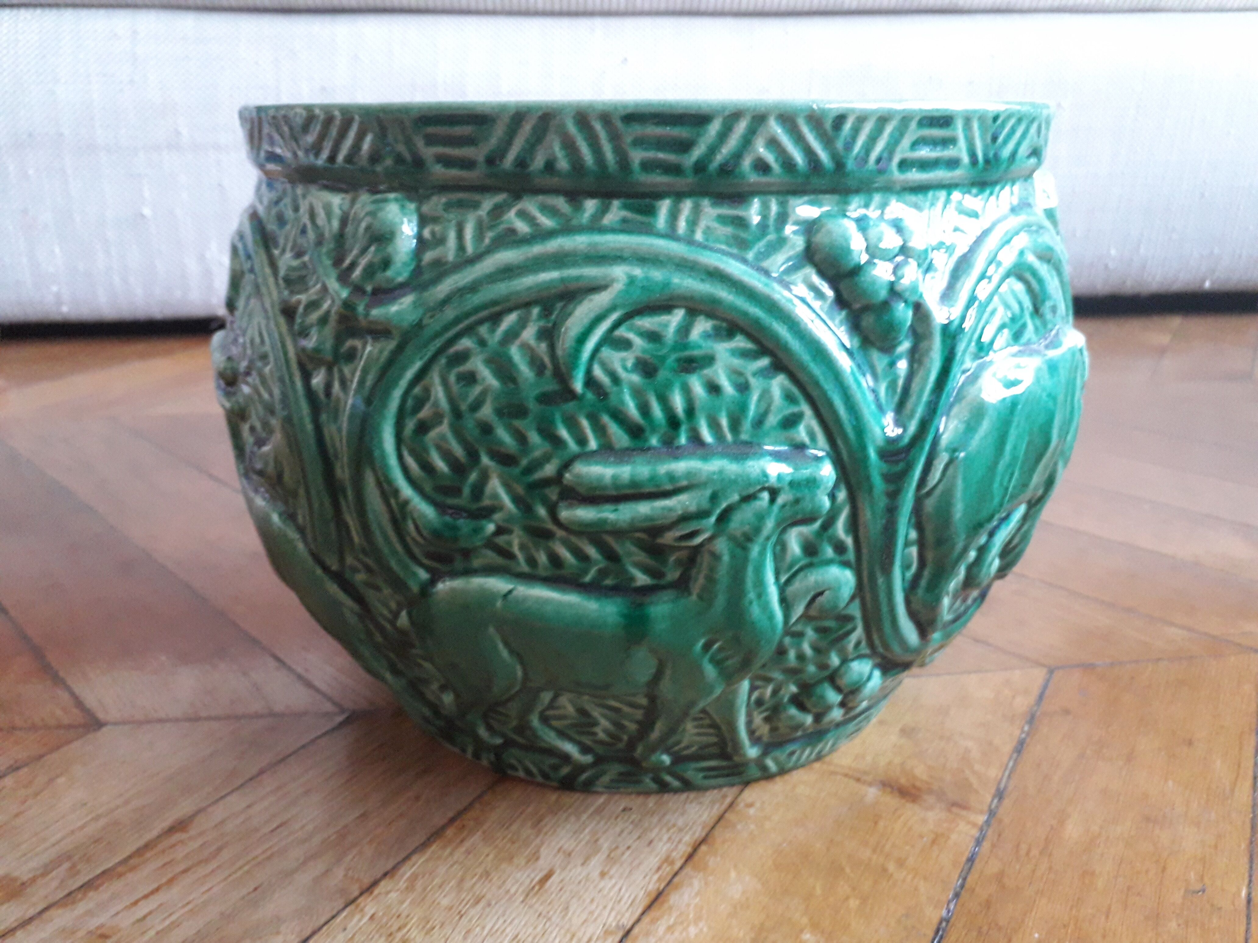 Slurry ceramic with animal décor