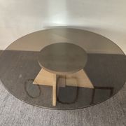 Table basse vintage en travertin et verre fumé années 70
