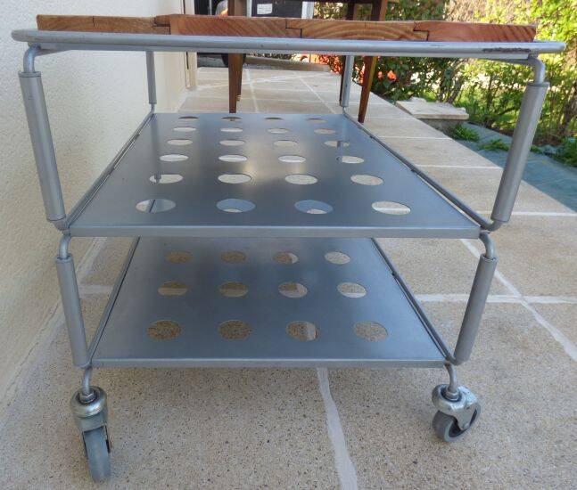Metallic trolley with wheels, 3 levels with wooden top.