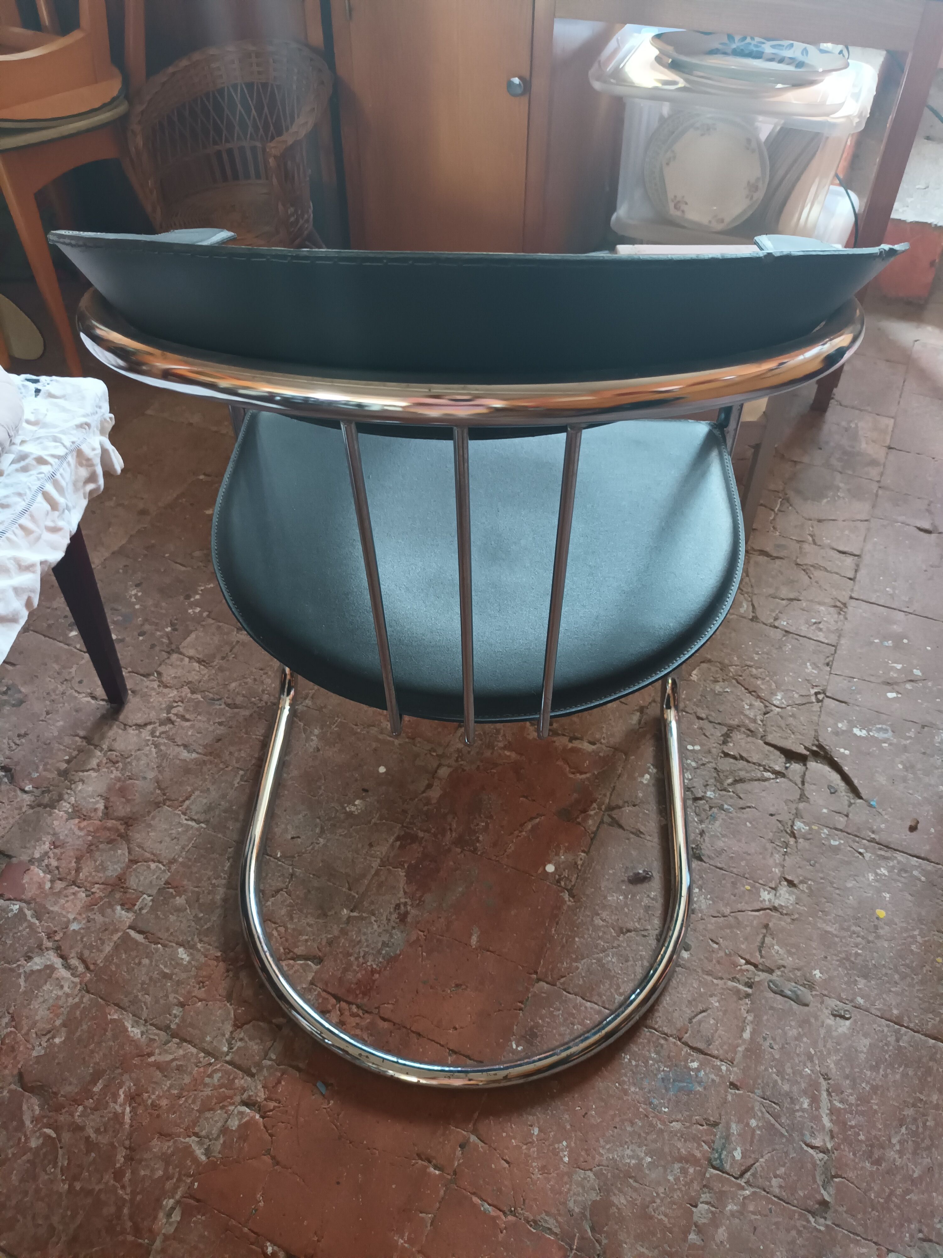 Quatre chaises avec accoudoirs style Arrben