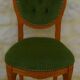 Chaise médaillon ancienne chic de style avec tissus velours vert et clous