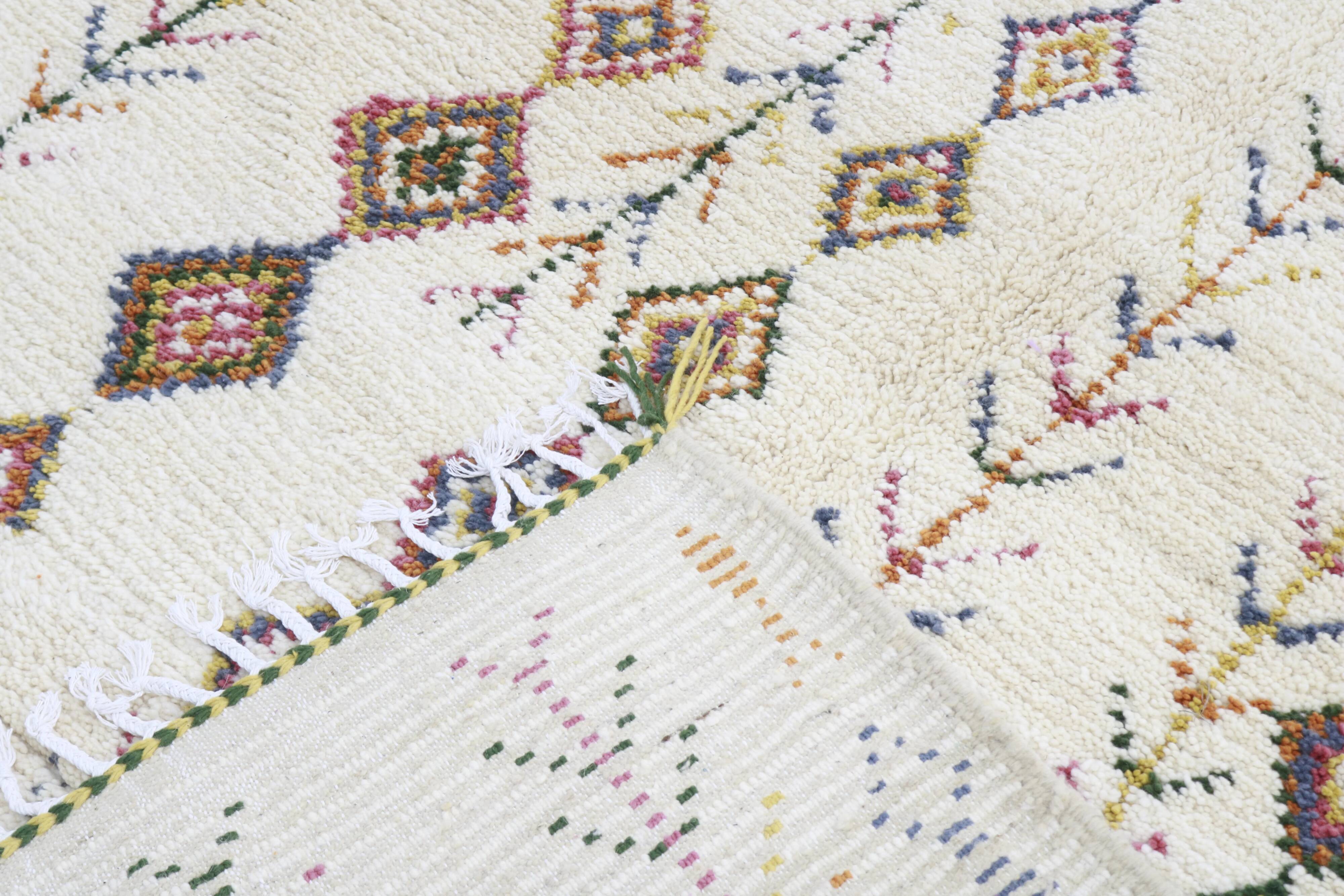 Azilal rug 305×195 cm – Ivory Moroccan Berber rug with multicoloured tribal diamonds, GO-974