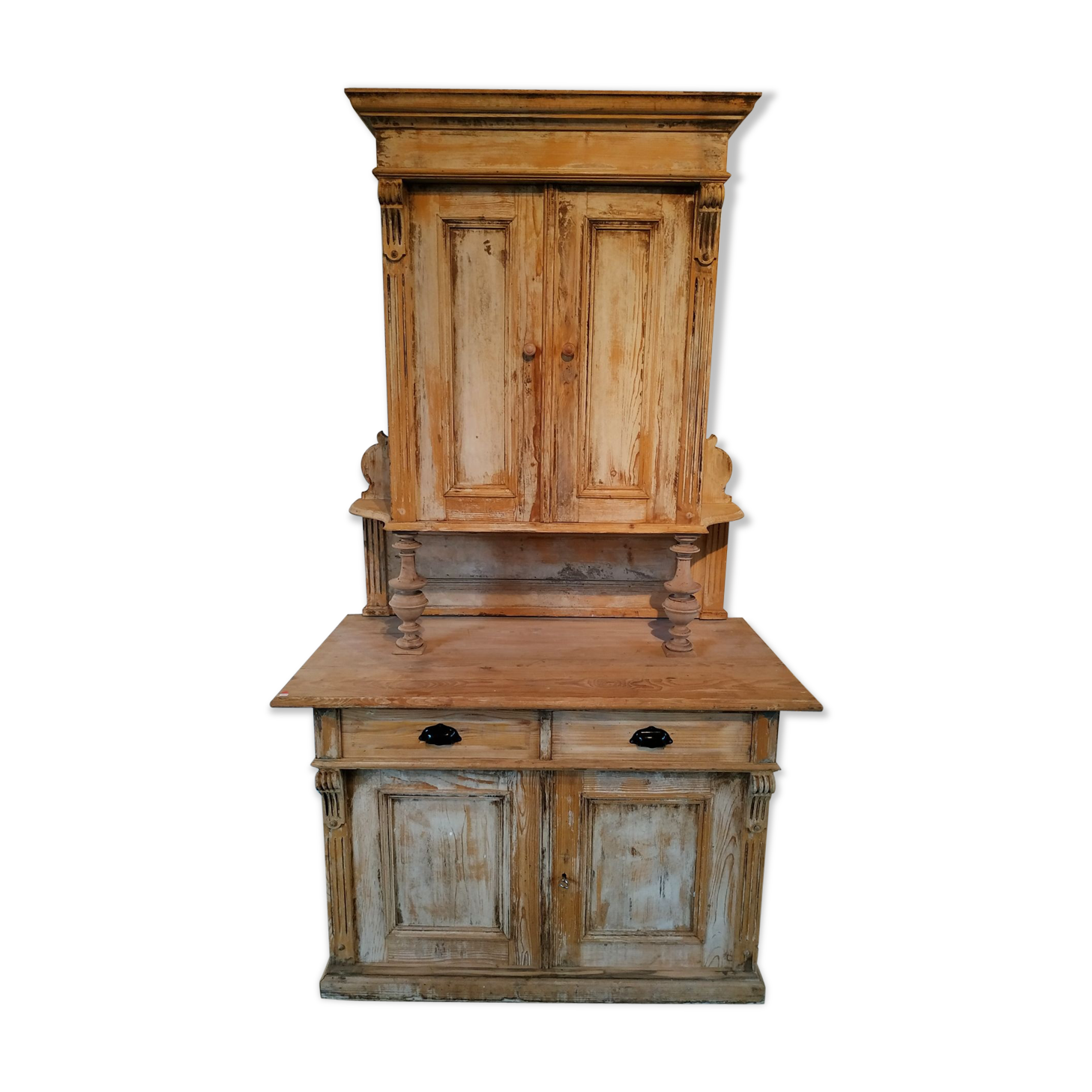 Patinated buffet (pastry furniture)