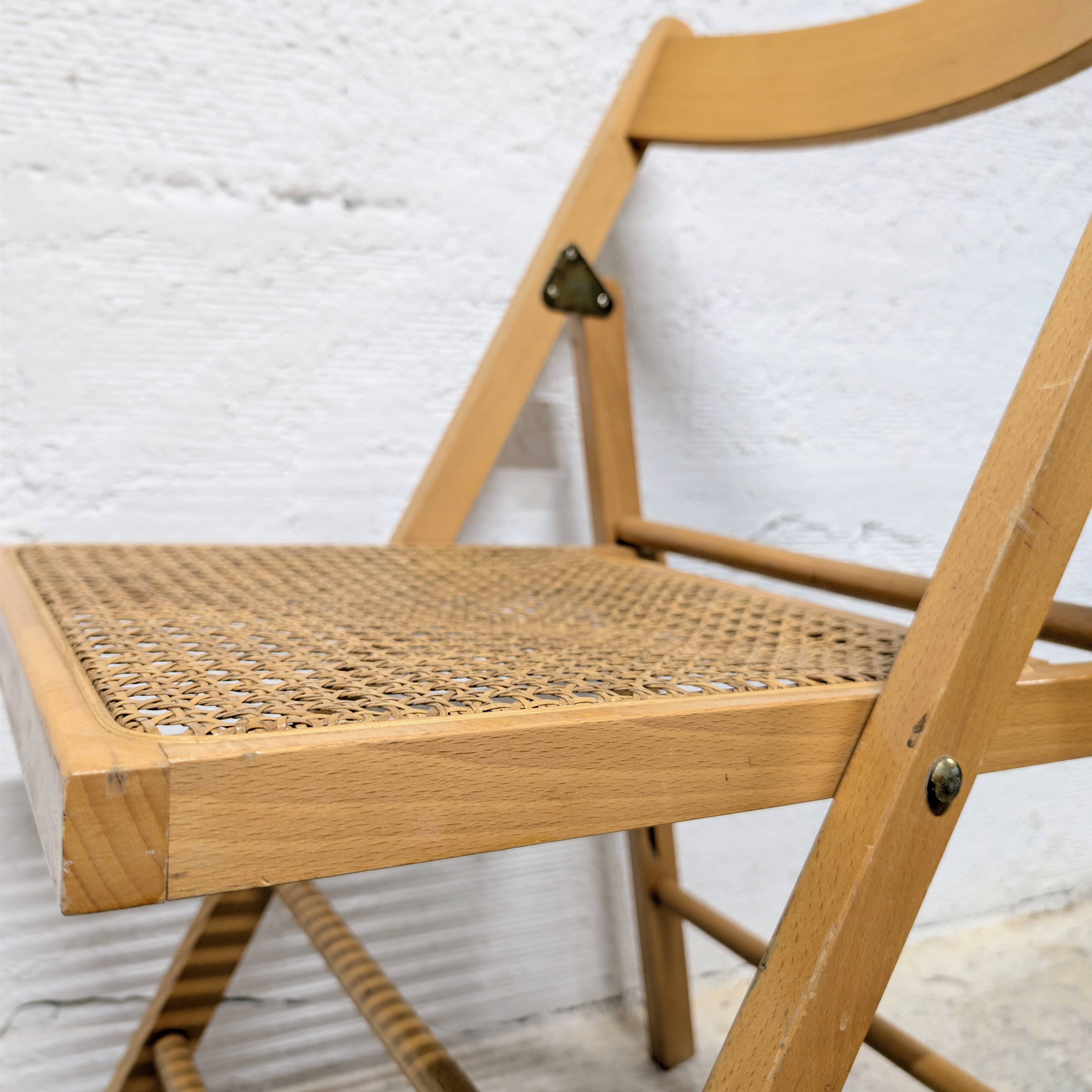 Folding chair with cane seat