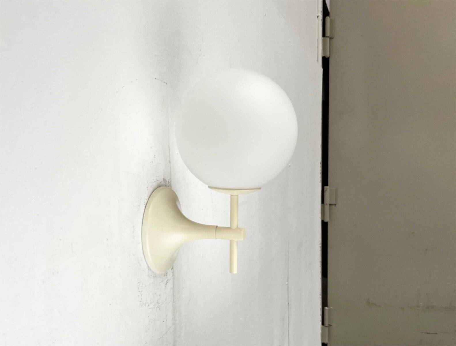 Swiss wall lamp from the modern space age of the mid-century by E.R. Nele for Temde, 1960s.