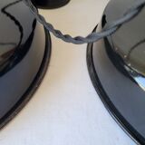 Duo of suspensions in enamelled sheet metal