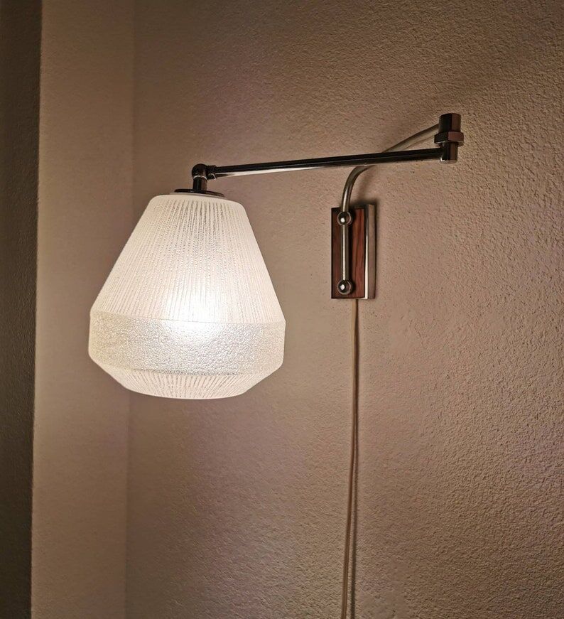 Vintage wall lamp/swivel arm, 1980
