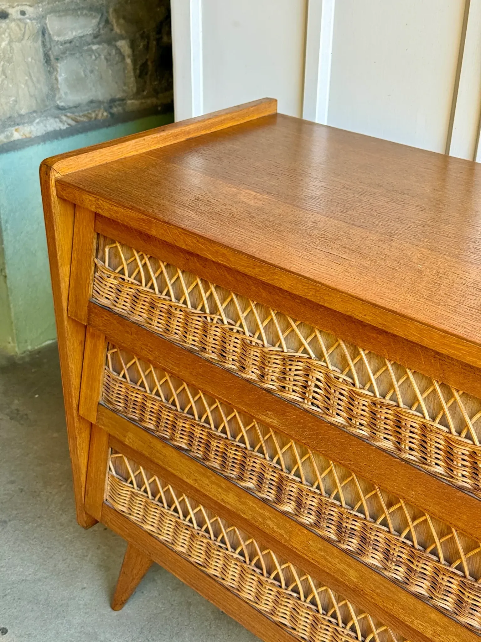 Scandinavian chest of drawers in oak and rattan from the 50s/60s.