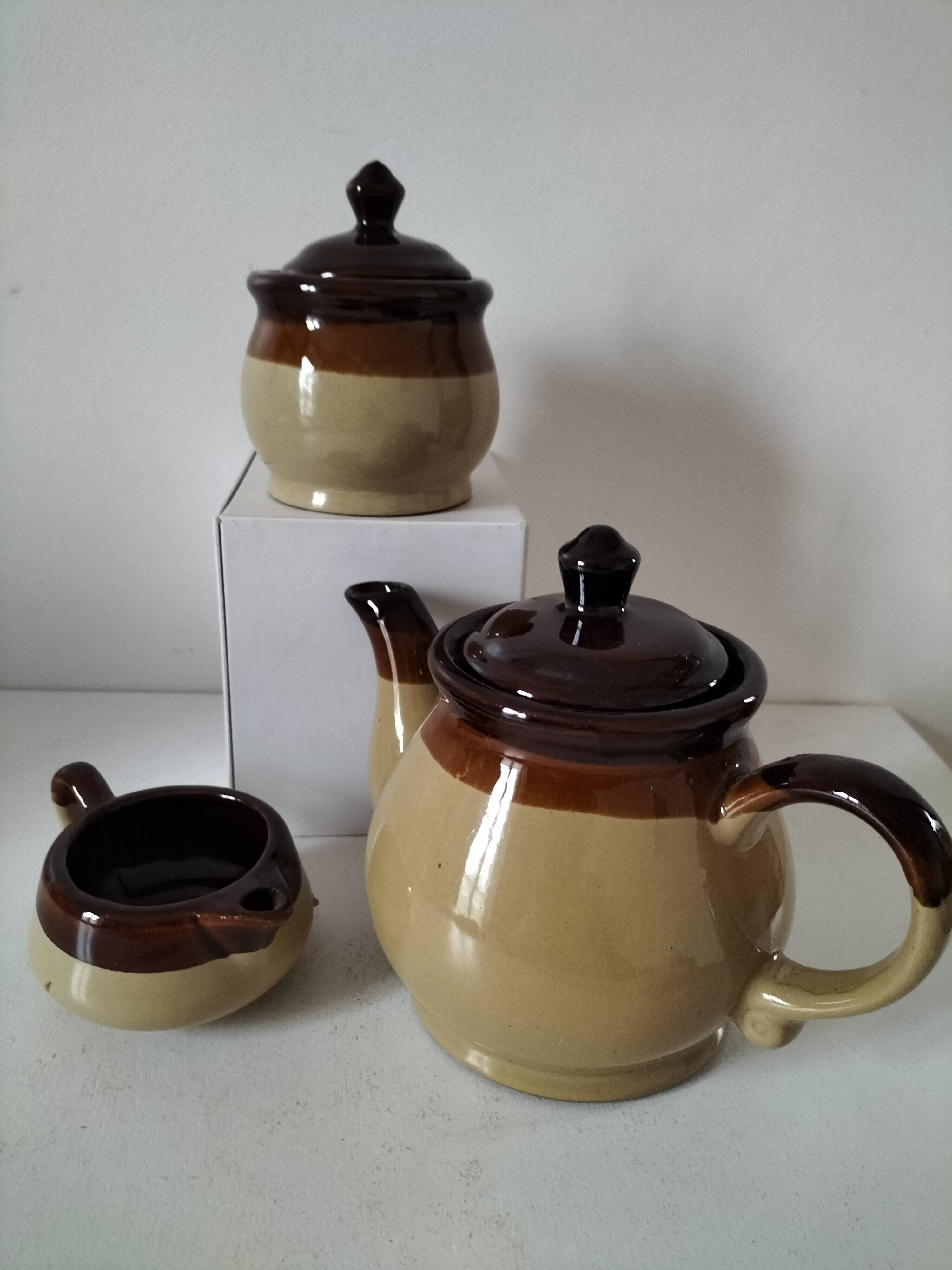Teapot, milk jug and sugar bowl set