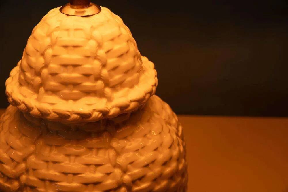 Vintage table lamp in woven ceramic Regency style.