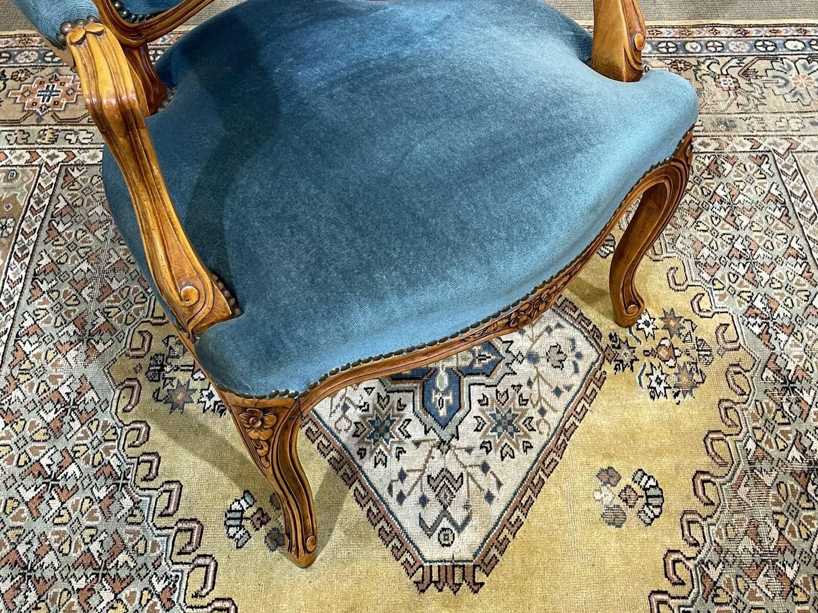 Louis XV style cabriolet armchair in beech wood