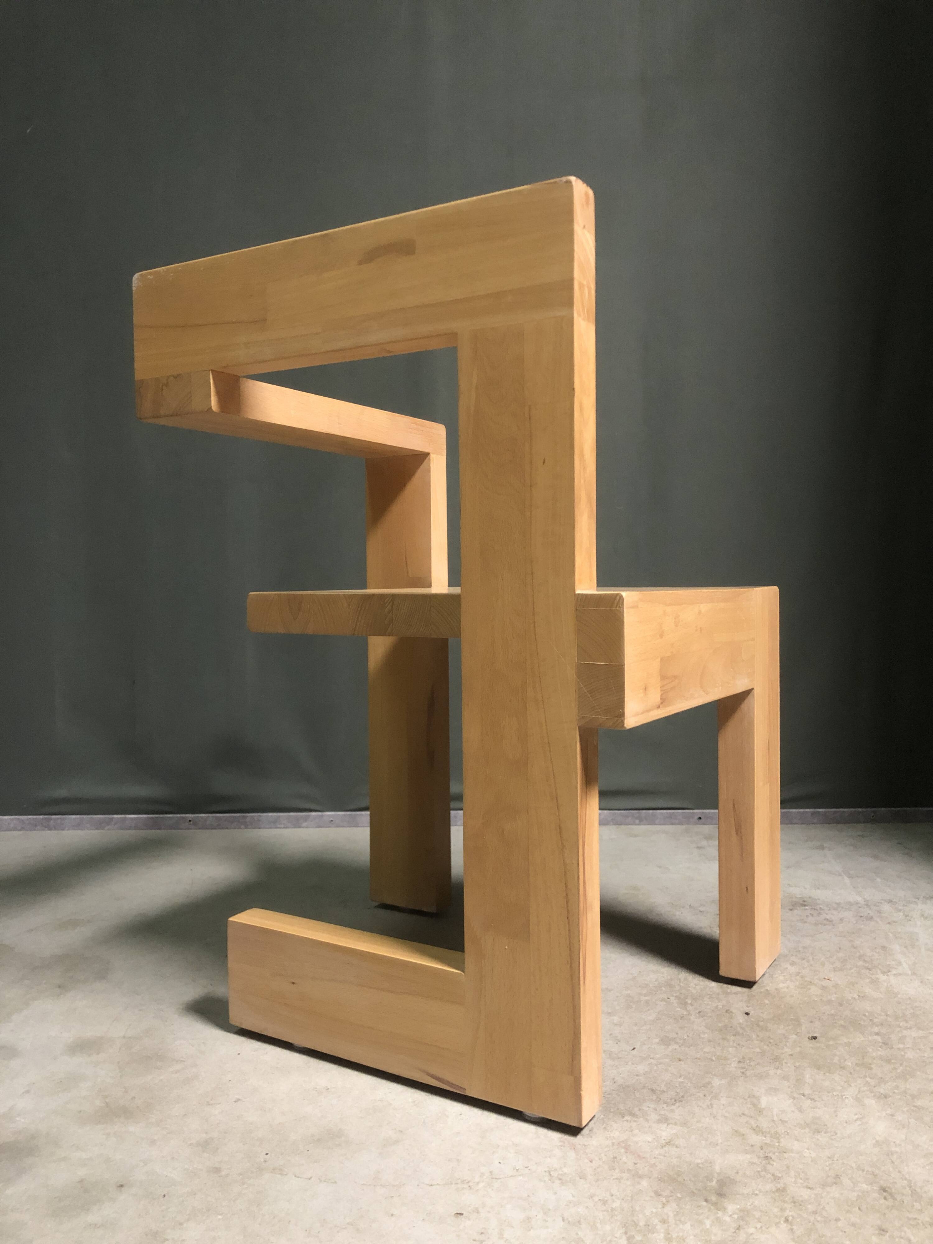 Une paire de Gerrit Rietveld de la chaise Steltman.