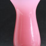 Vase en opaline rose