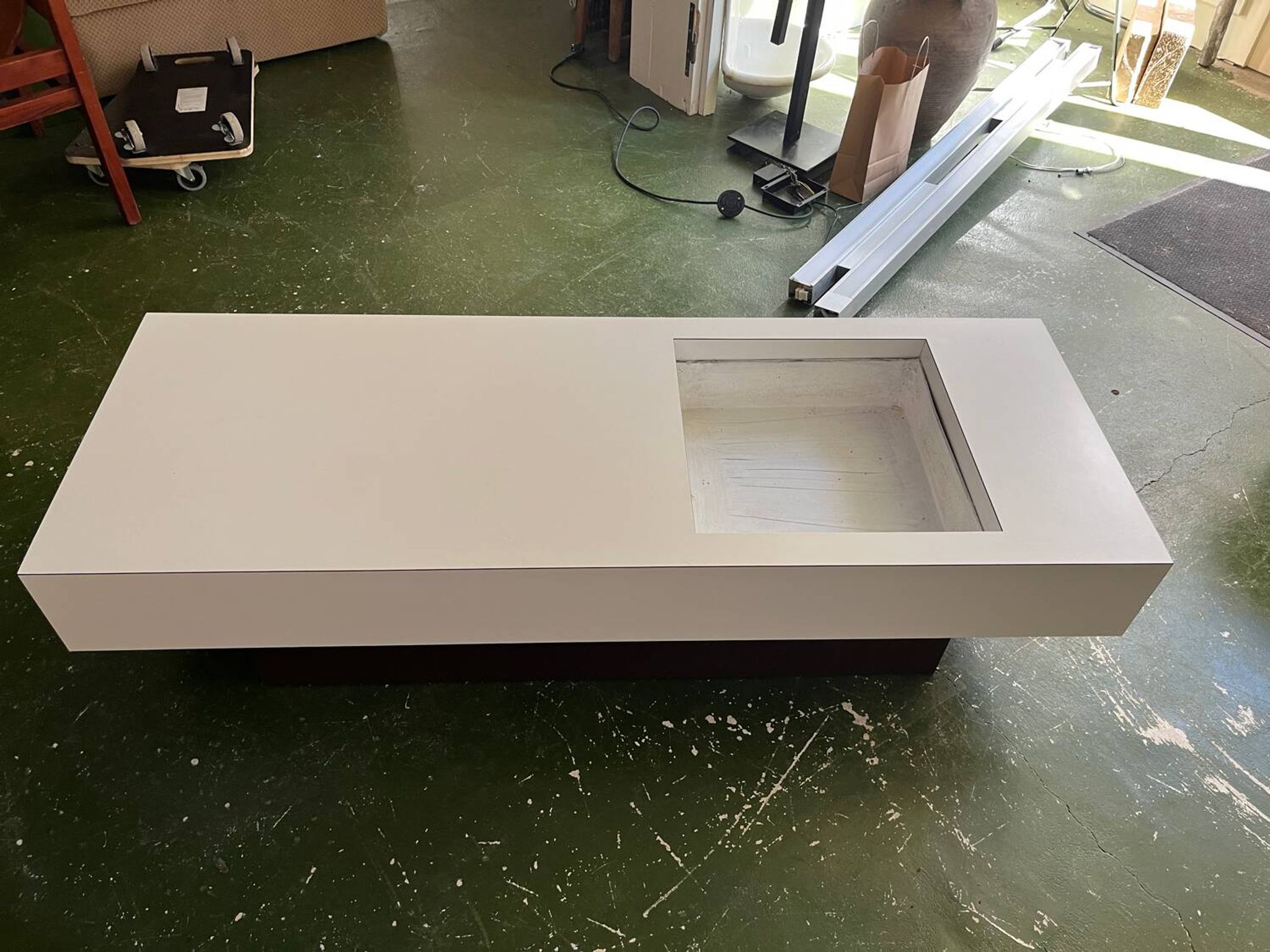 1970s jardinière table in white formica made by Roche Bobois.