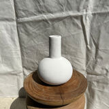 Handmade soliflore drop vase in terracotta painted white h:20 d:15