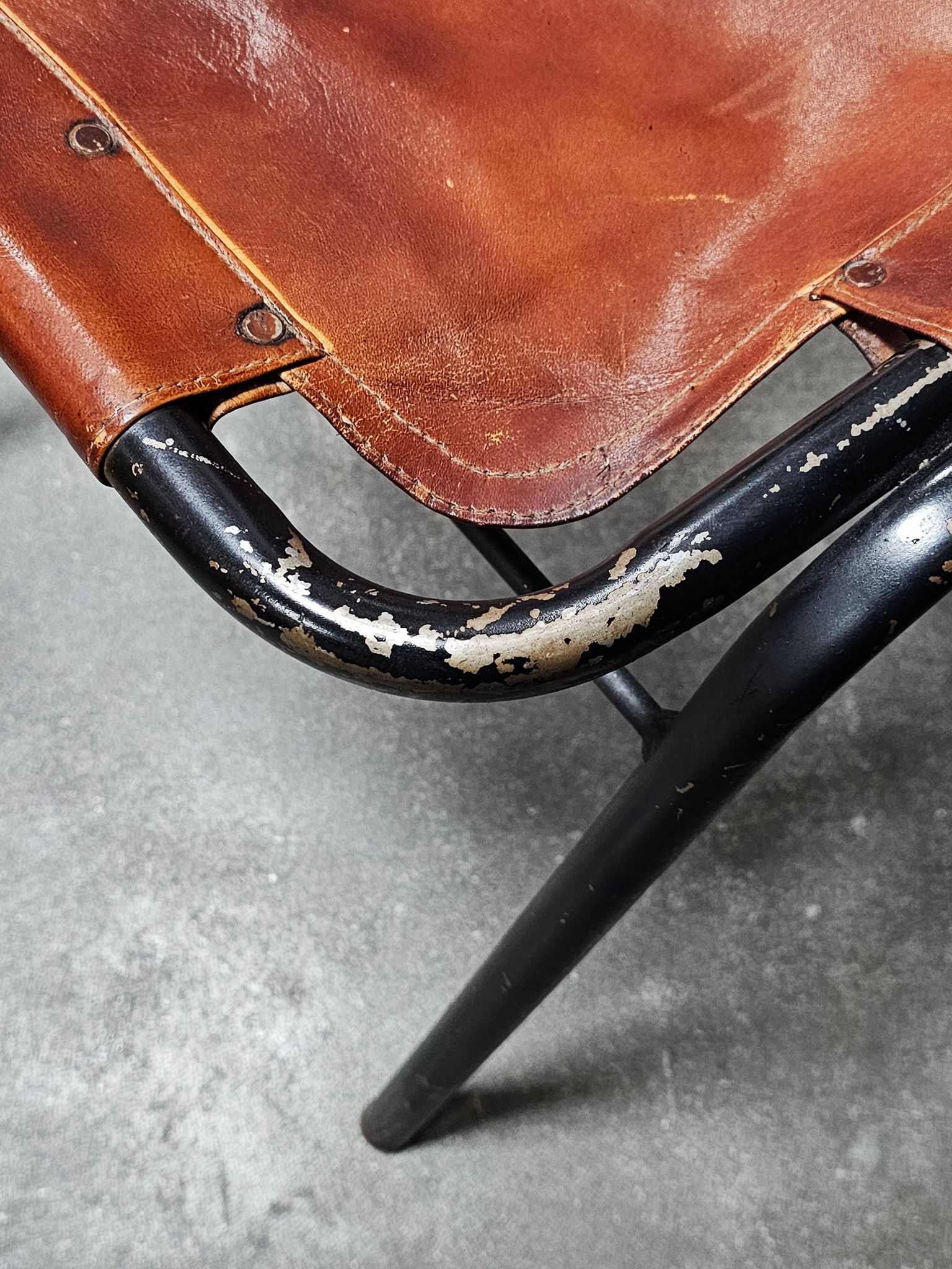 Set of 3 leather Bauhaus chairs by DalVera, Charlotte Perriand style, 1950.