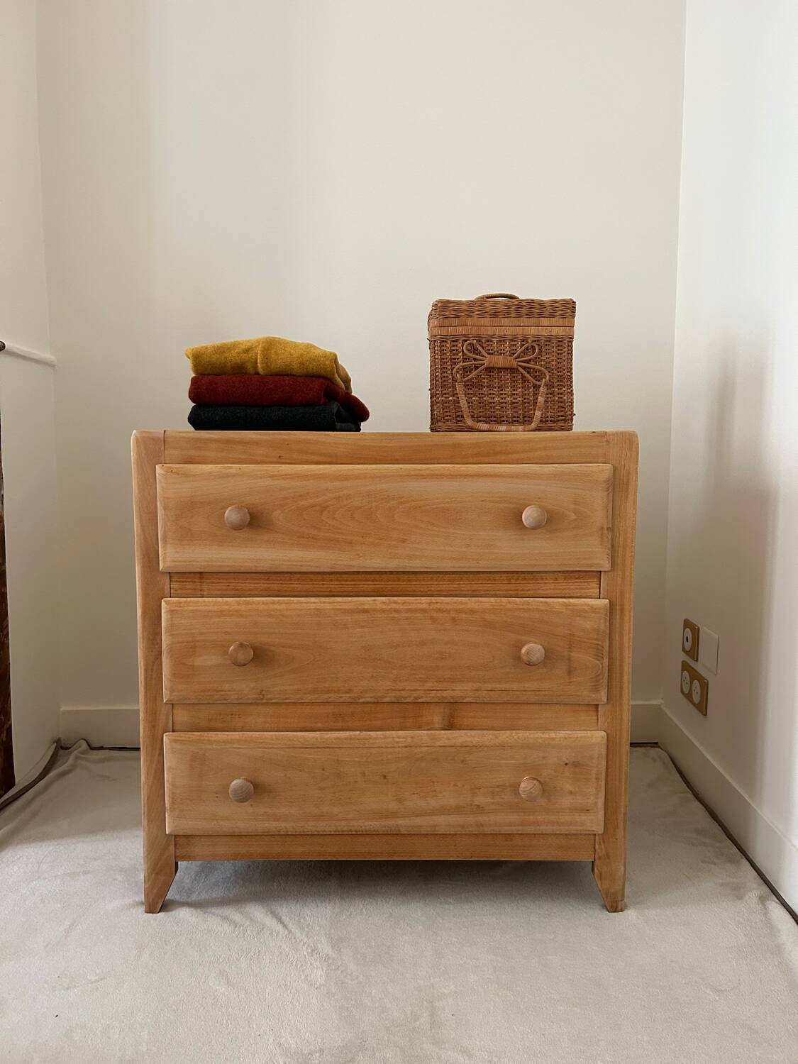 Commode vintage en bois brut