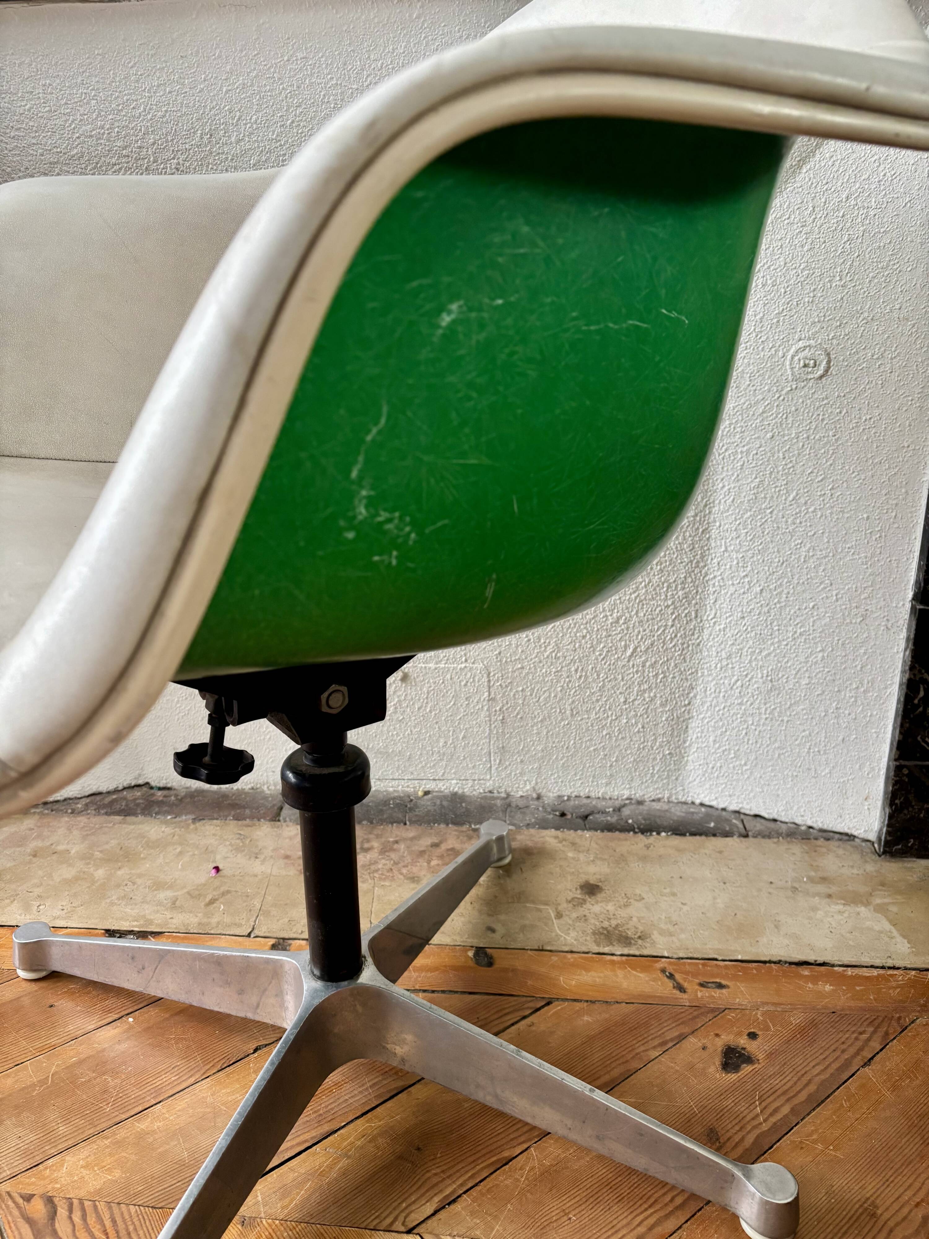 DAT Executive Chair by Charles and Ray Eames by Herman Miller 1950