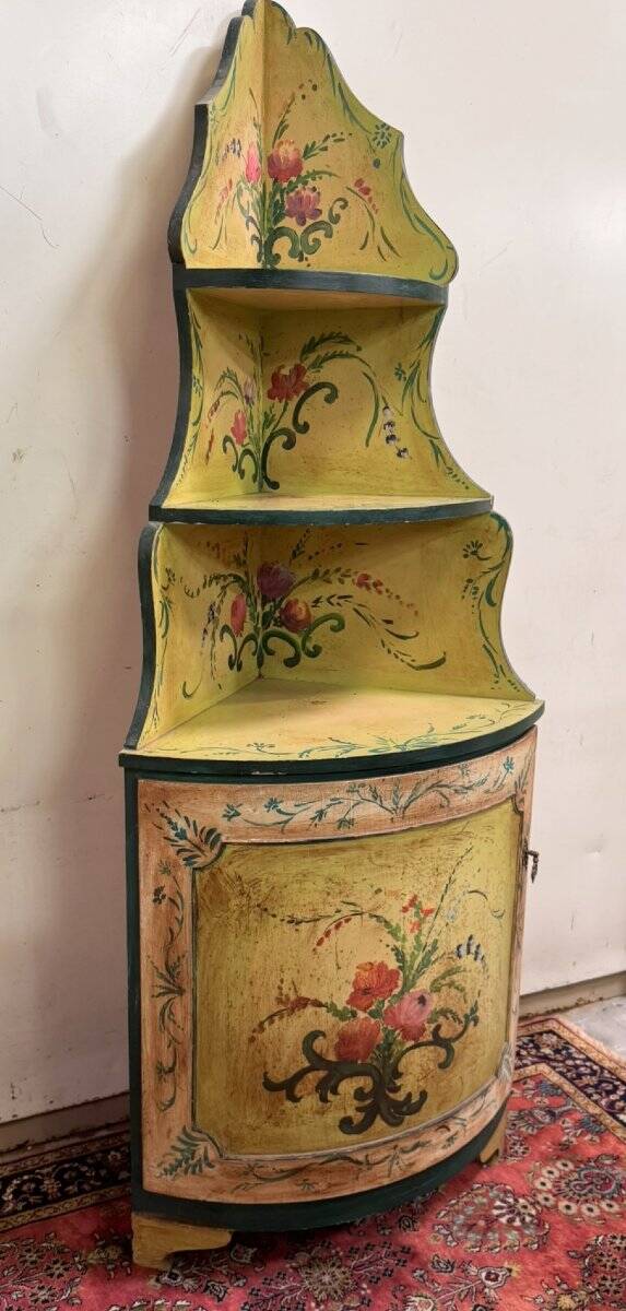 Louis XV style Venetian curved corner cupboard in lacquered wood