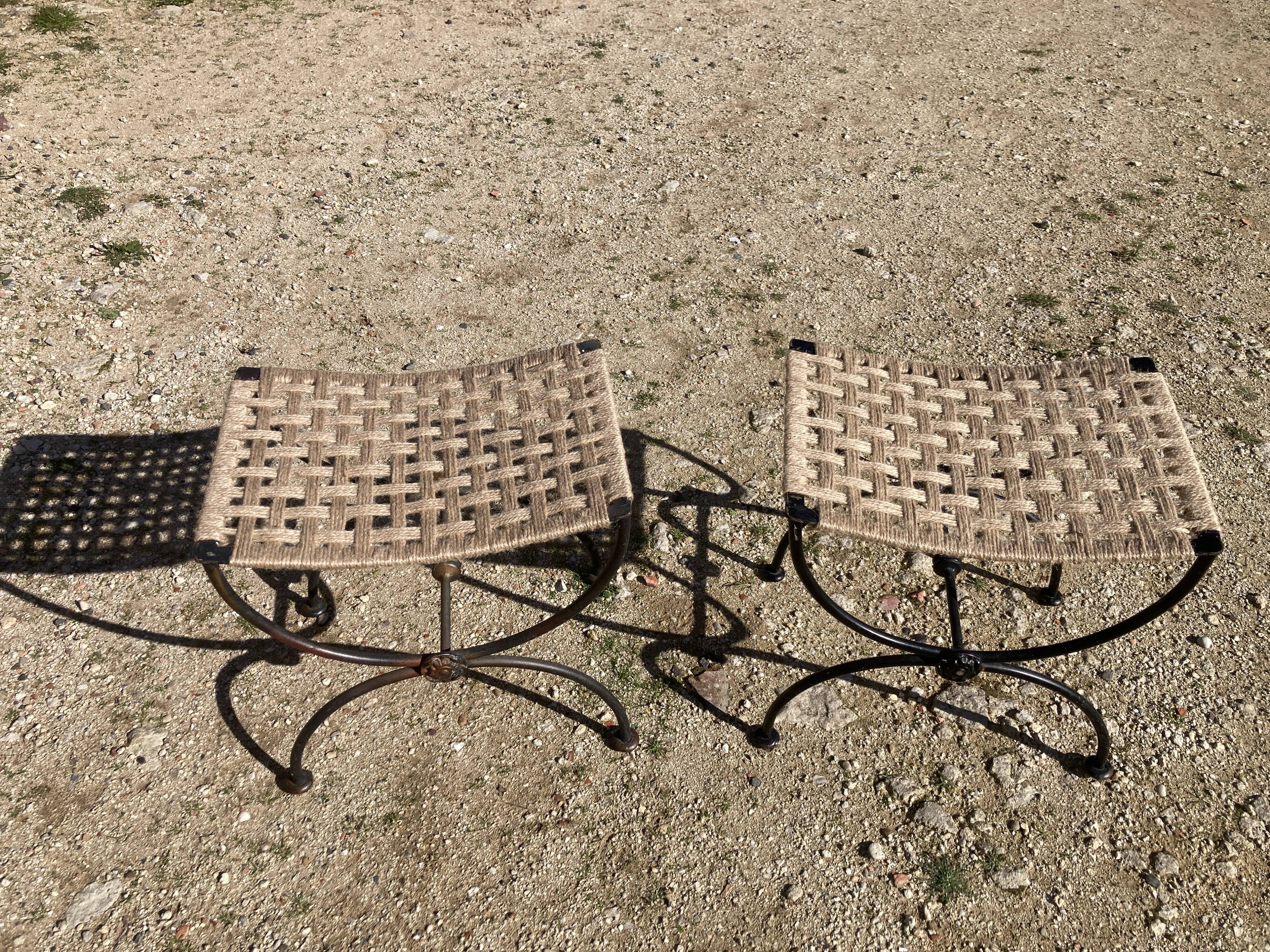 Pair of curule stools In wrought iron. Woven seat