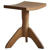 Swivelling tripod stool in elm, mid-century Danish design, 1970s.