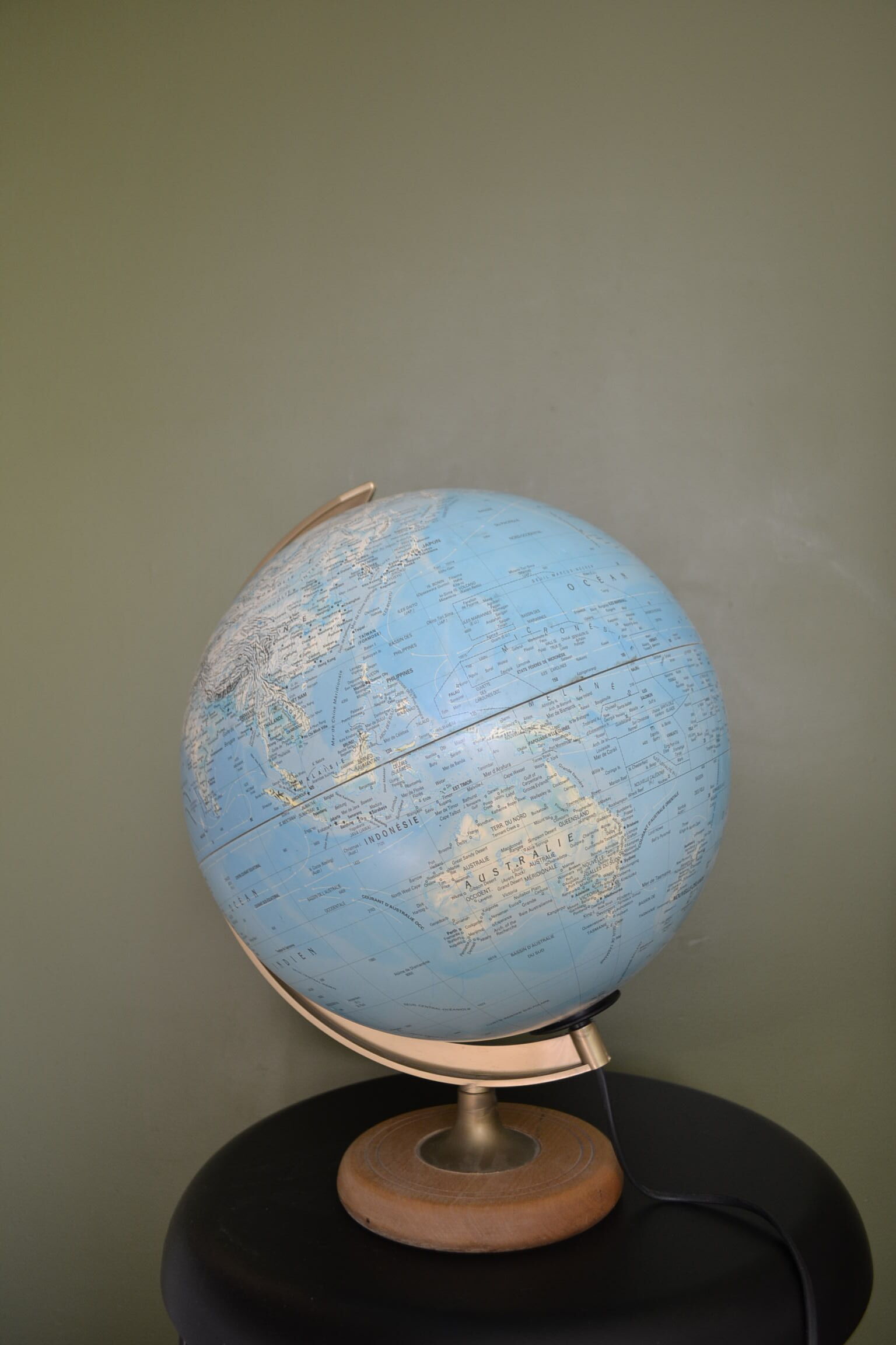 Sudime light globe, wooden base