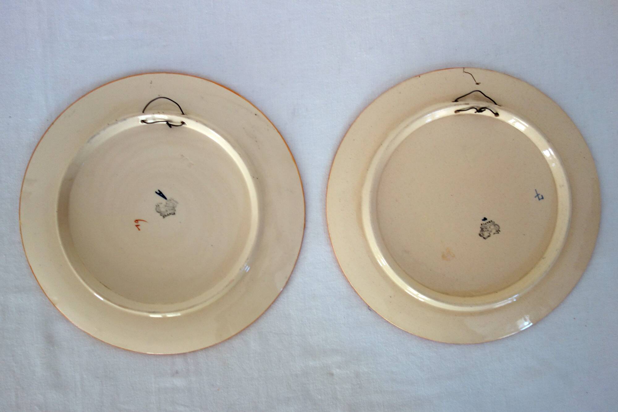 2 decorative wall plates Gien, circa 1900