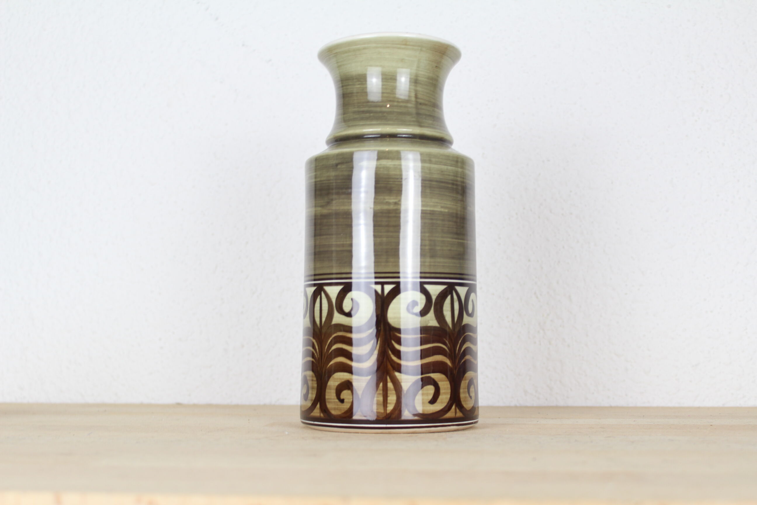 Green ceramic vase, frieze décor