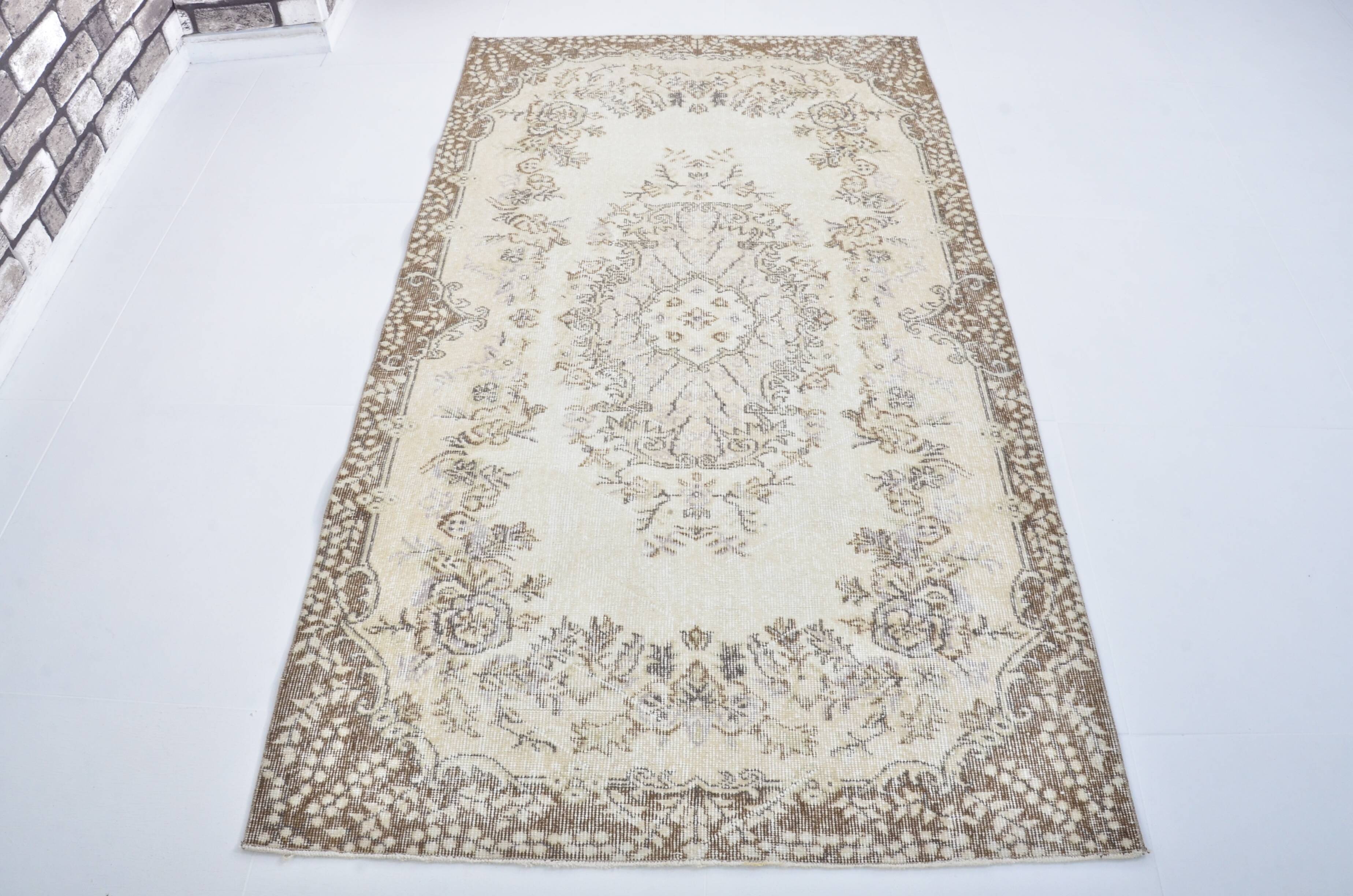 Vintage biege home living rug sku 3143