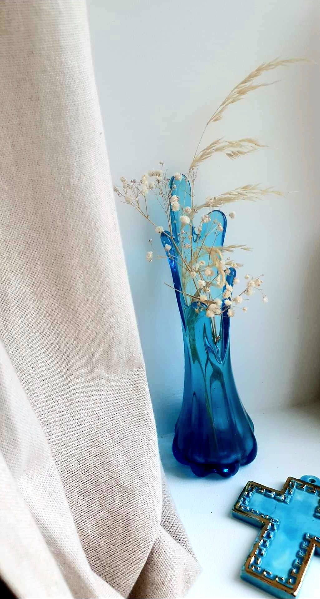 Corolla vase in blue glass