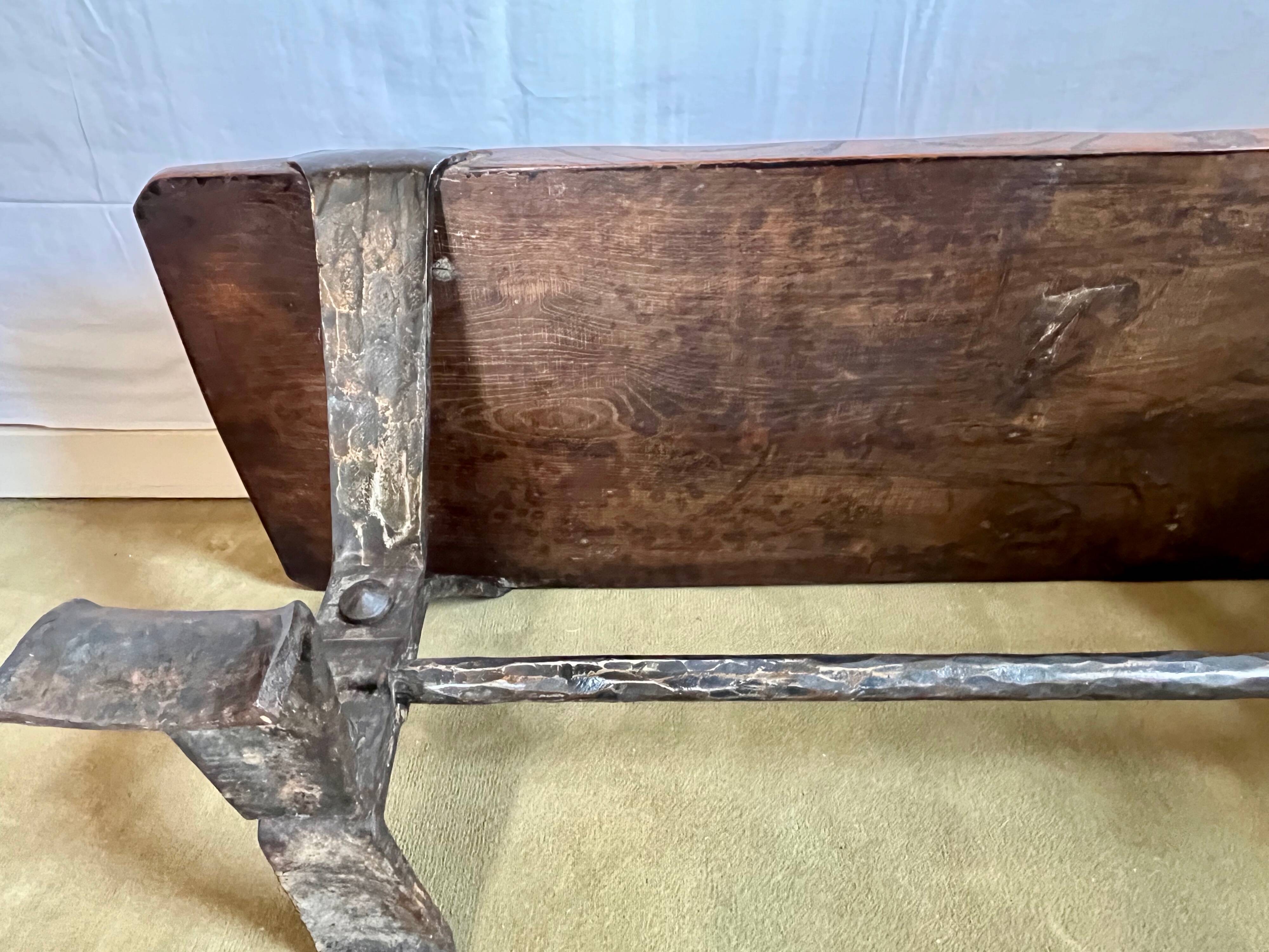 Vintage coffee table in solid wood and wrought iron.