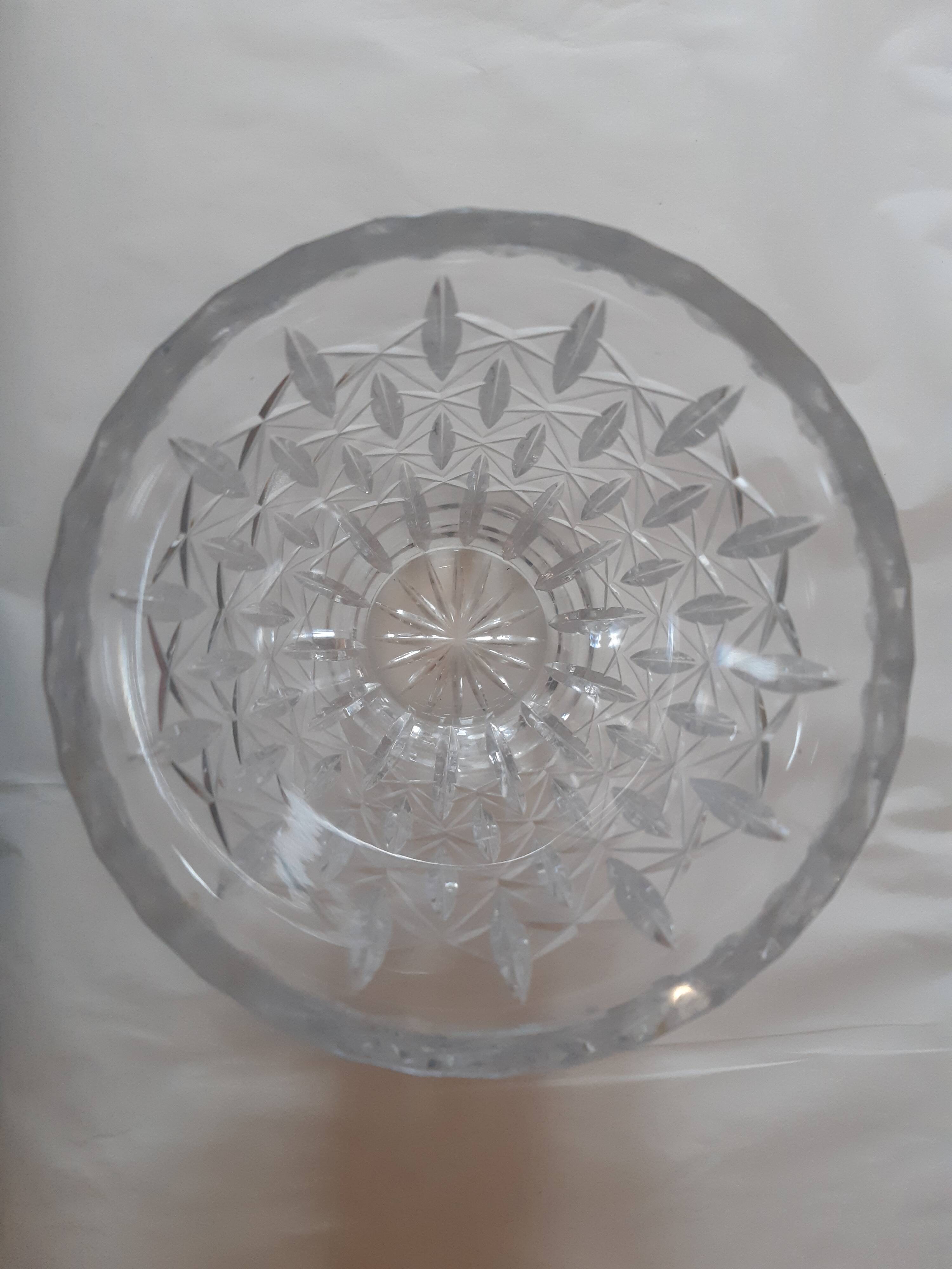 Grand vase en cristal ciselé