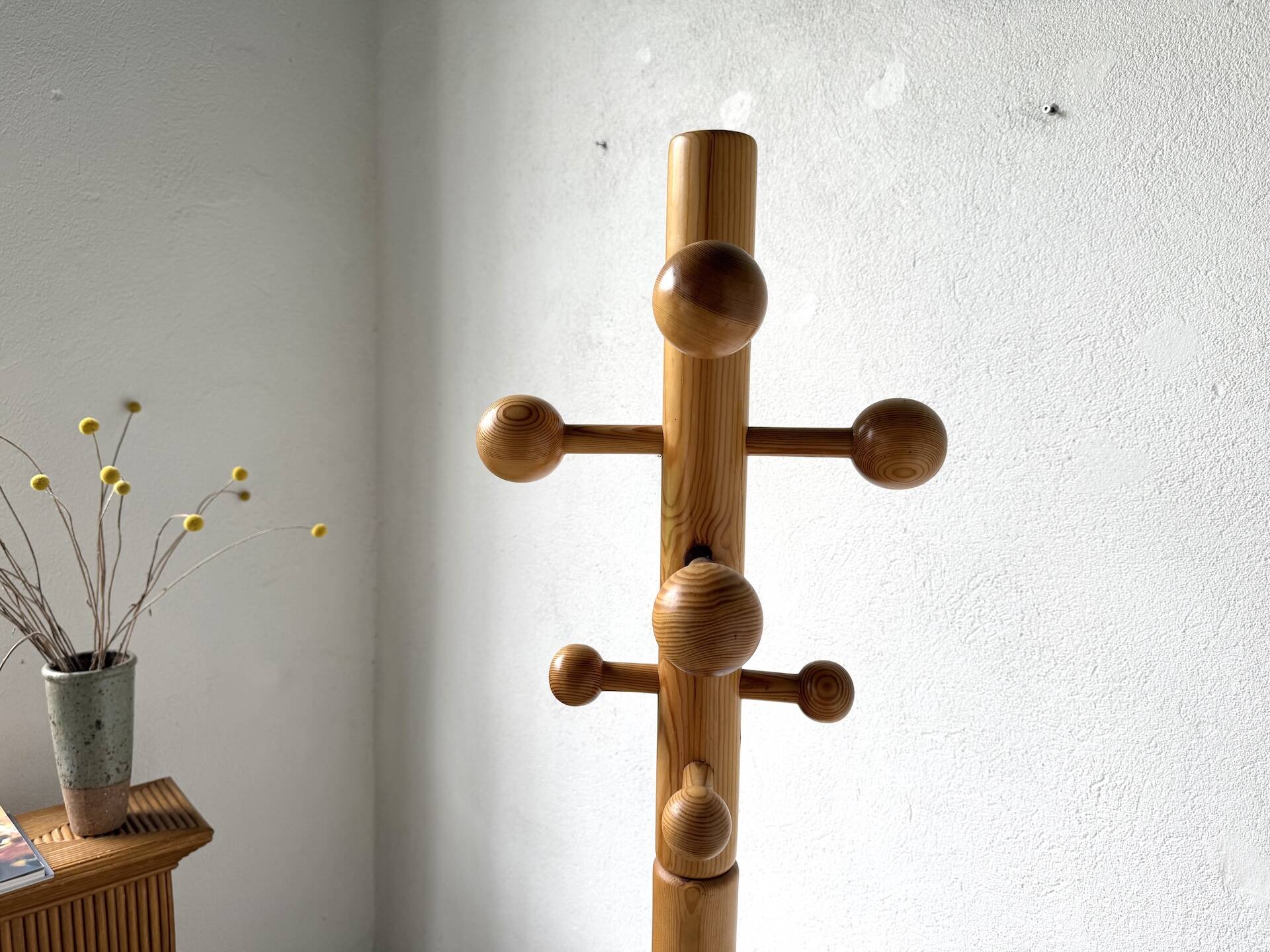 Free-standing coat rack in solid pine, Les Arcs, 1970s