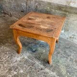 Table pieds galbés