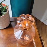 Carafe en verre de dépression rose