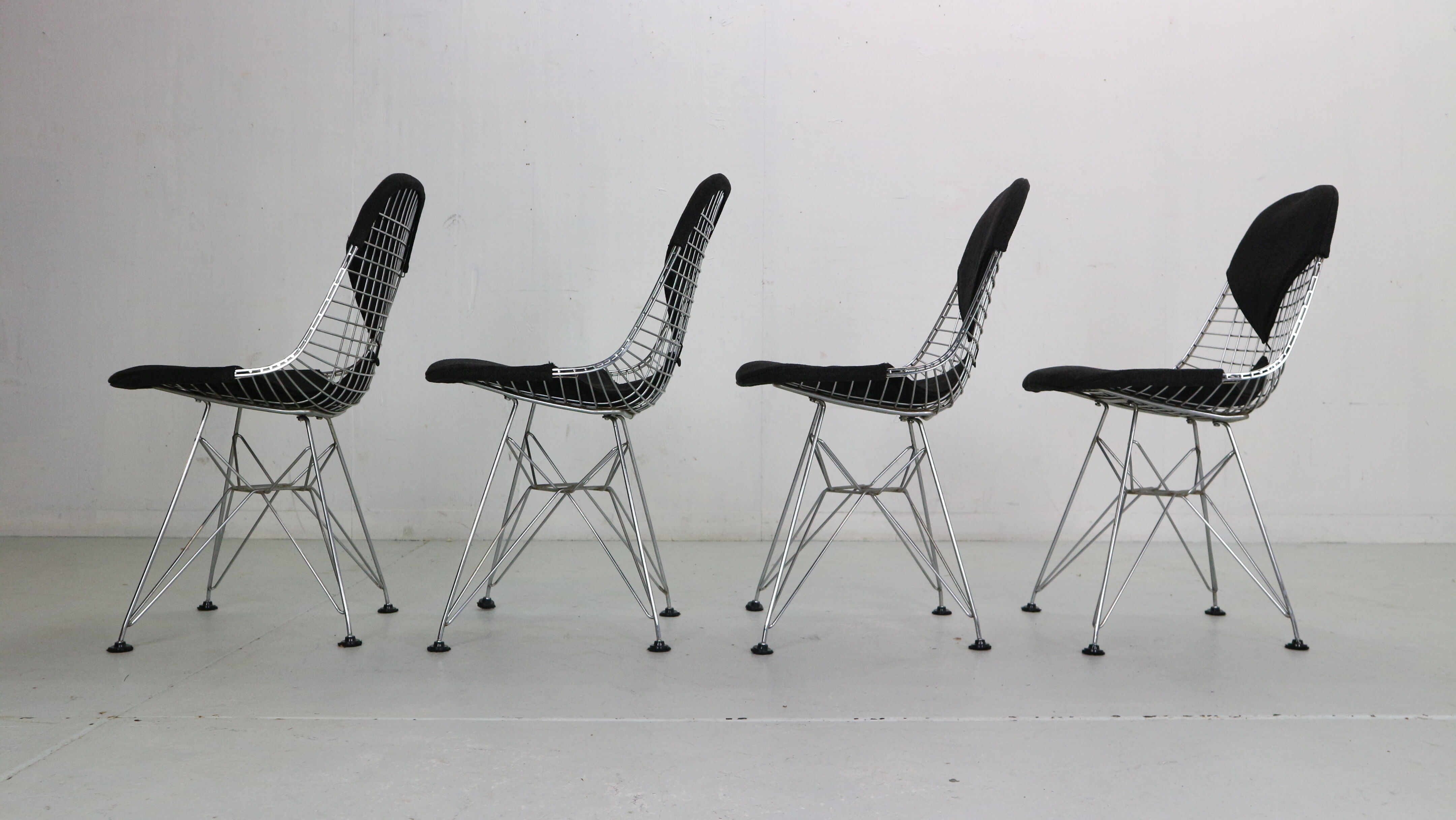 "DKR-2" Set of 4 Wire Chairs 'Bikini' by Eames for Herman Miller, 1960