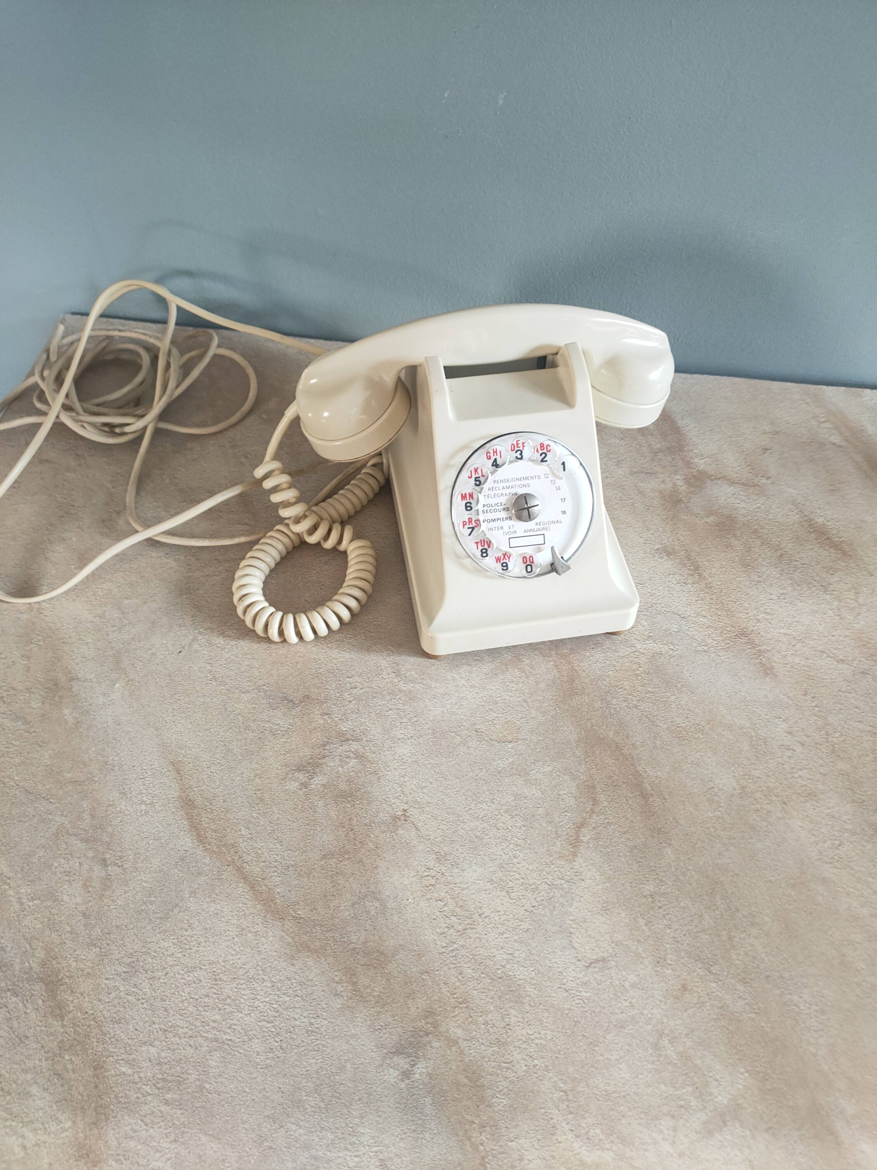telephone from the 50s in beige bakelite